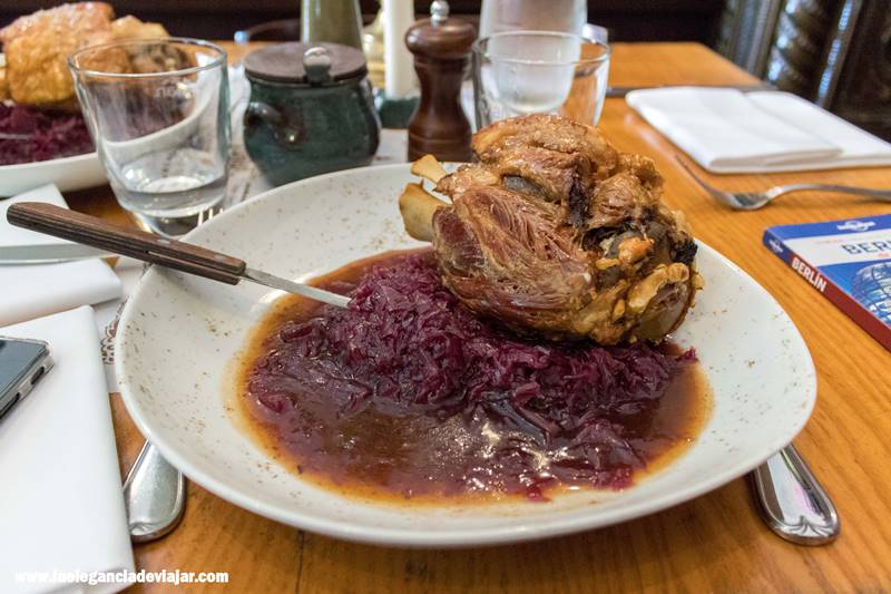 Comiendo codillo en Berlín