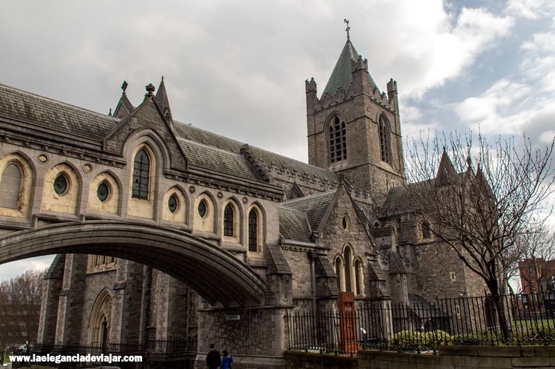 Puente entre Christ Church y Dubliners