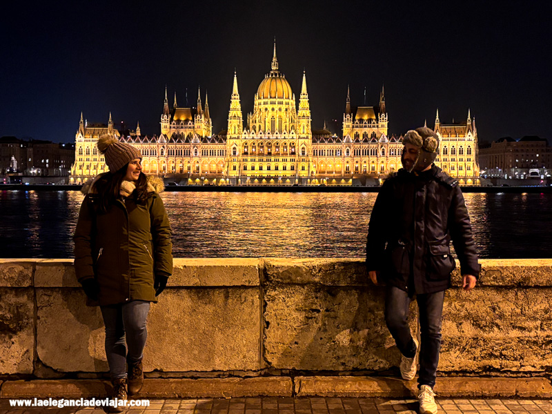 Vistas al Parlamento de noche