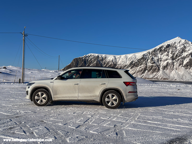Nuestro coche de alquiler en las islas Lofoten