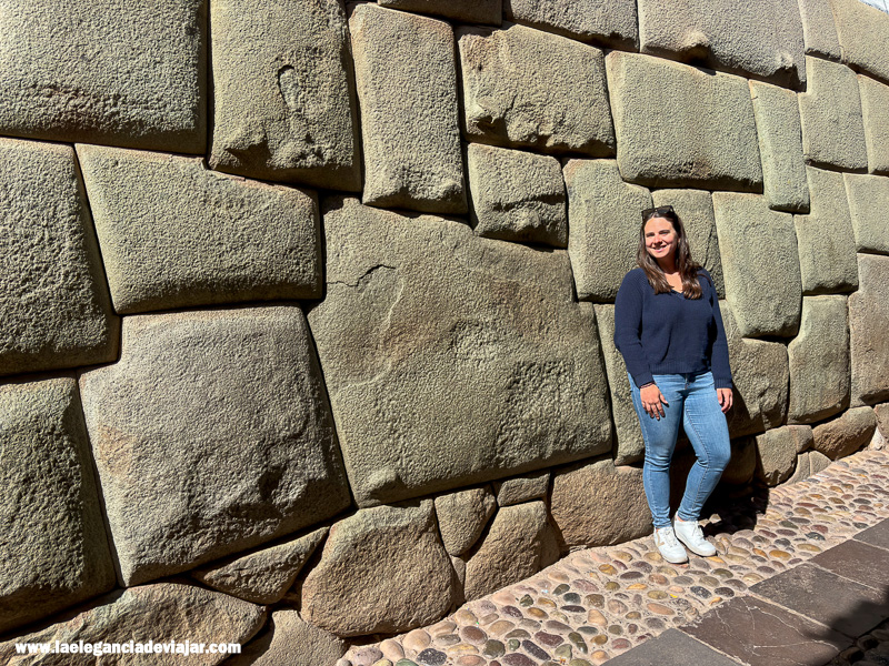 Piedra de los dice ángulos en Cuzco