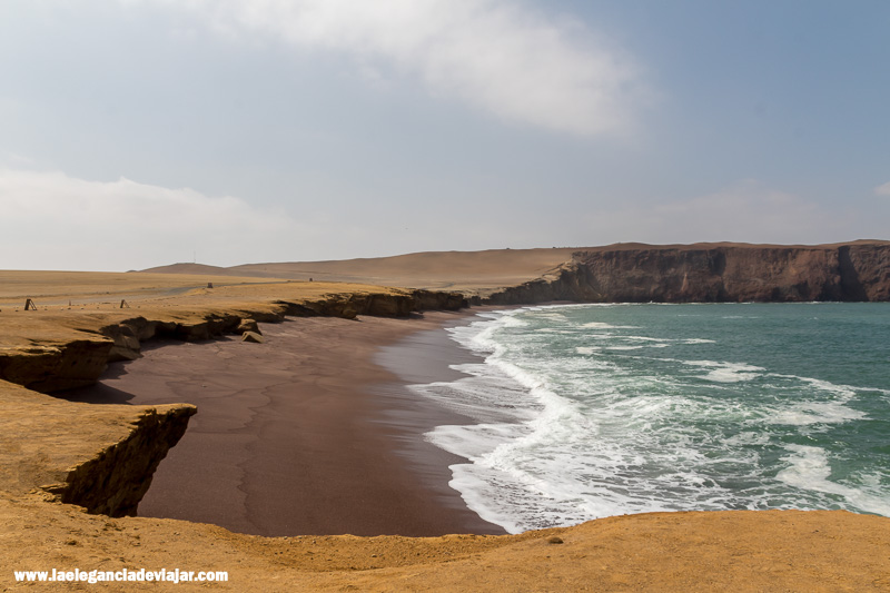 Playa Roja en Paracas