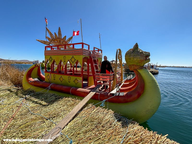 Embarcación típica de los Uros