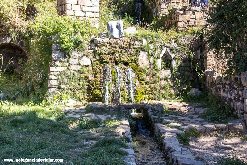 Fuente sagrada en la Isla del Sol