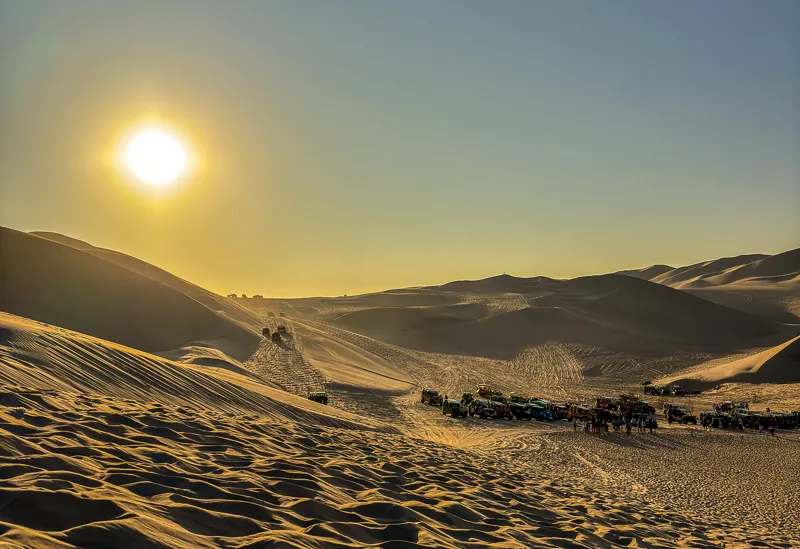Atardecer en el Oasis de Huacachina