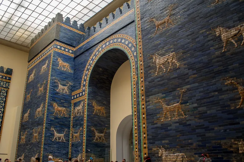 Puerta Ishtar de Babilonia en el museo Pérgamo de Berlín