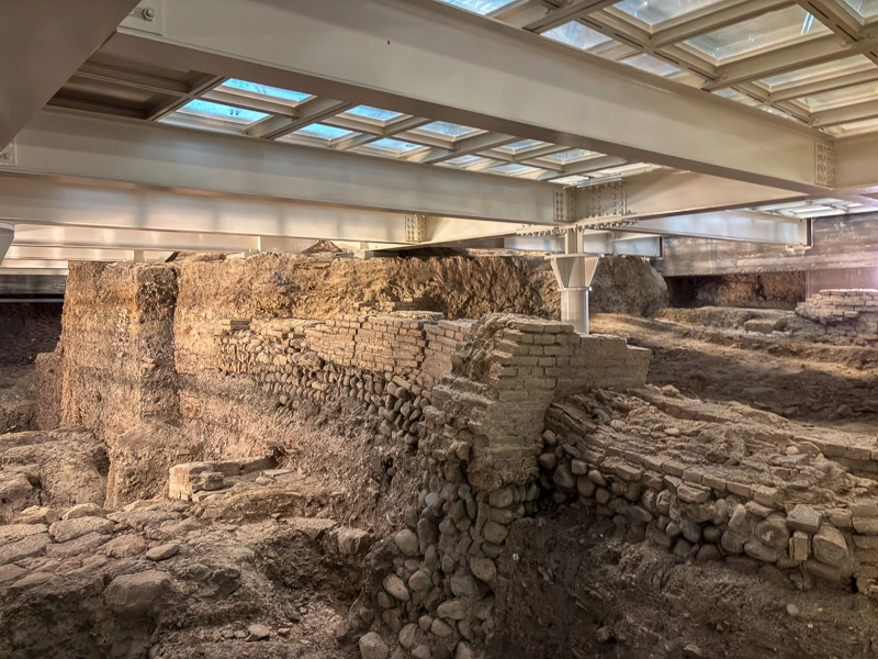Ruinas romanas bajo la bilbioteca de Salaborsa