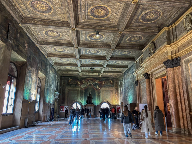 Sala Farnese en el Ayuntamiento de Bolonia