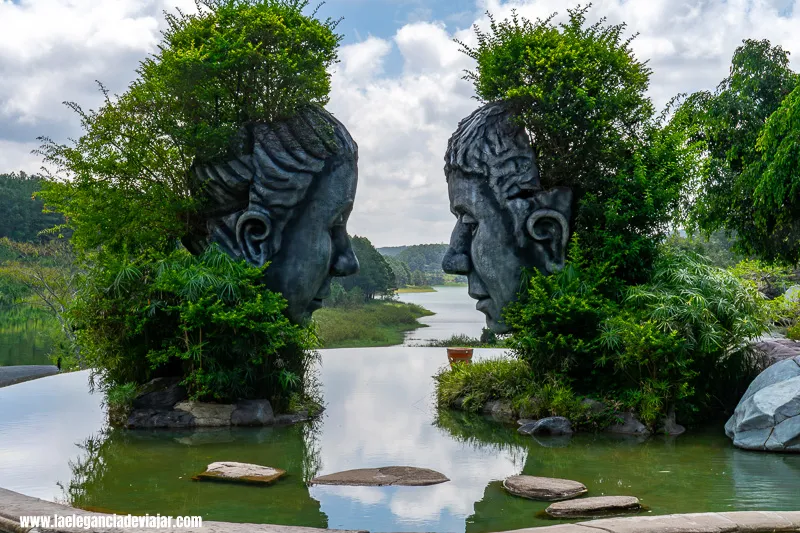 Sculpture Tunnel